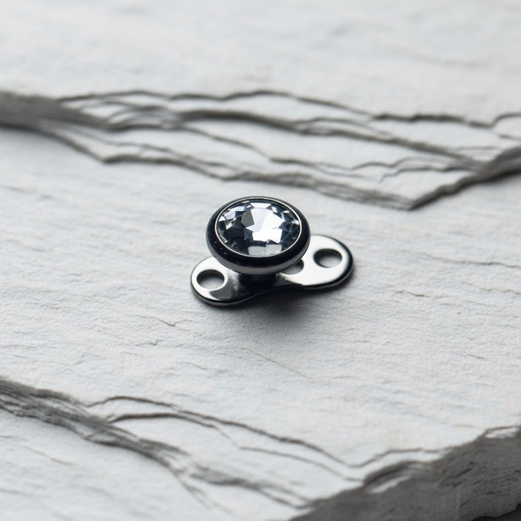 Parte superior dérmica de titanio con disco plano CZ plateado