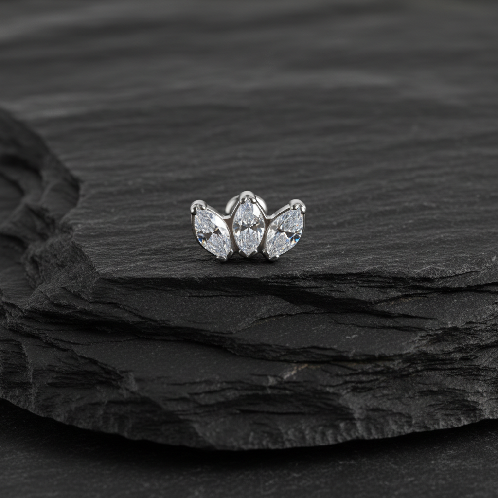 Arete de titanio Labret con triple Marquesa de circonita cúbica en forma de hoja