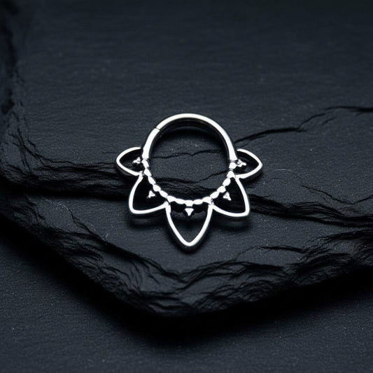 Anillo articulado con forma de flor