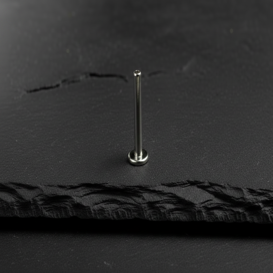 Labret de titanio sin rosca con base plana (14G)