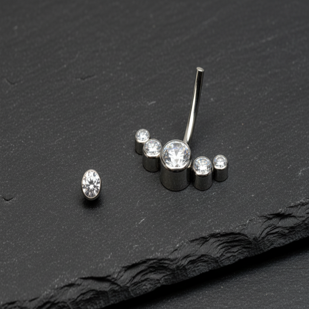 Luna — Piercing de ombligo de titanio CZ