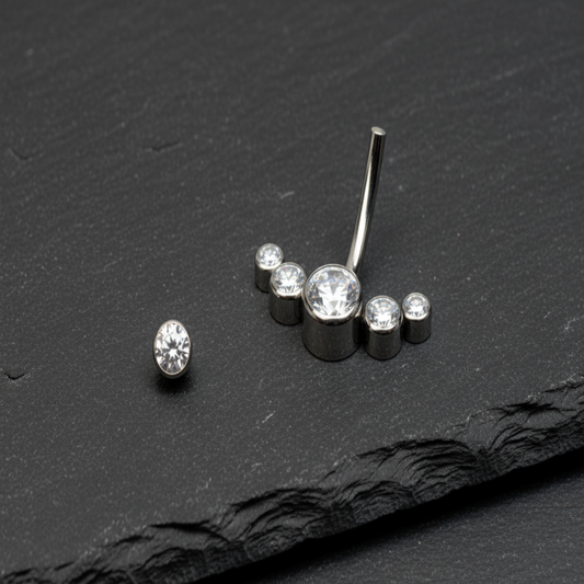 Luna — Piercing de ombligo de titanio CZ