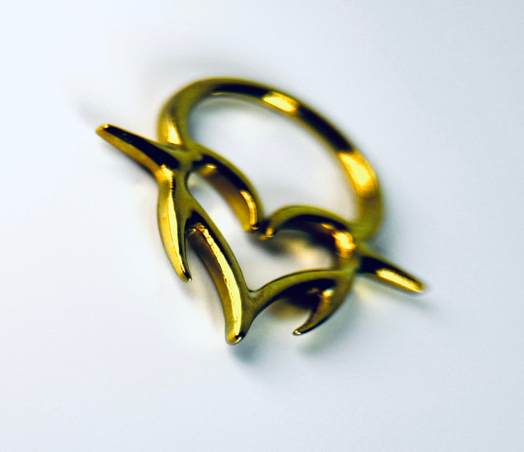 Anillo Clicker con Forma de Corazón de Titanio Dorado