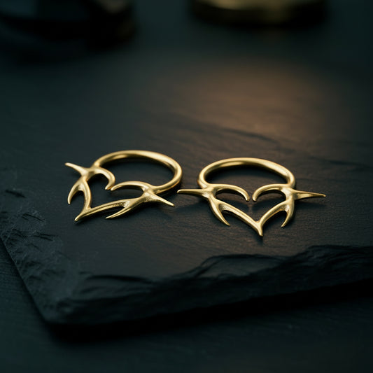 Anillo Clicker con Forma de Corazón de Titanio Dorado