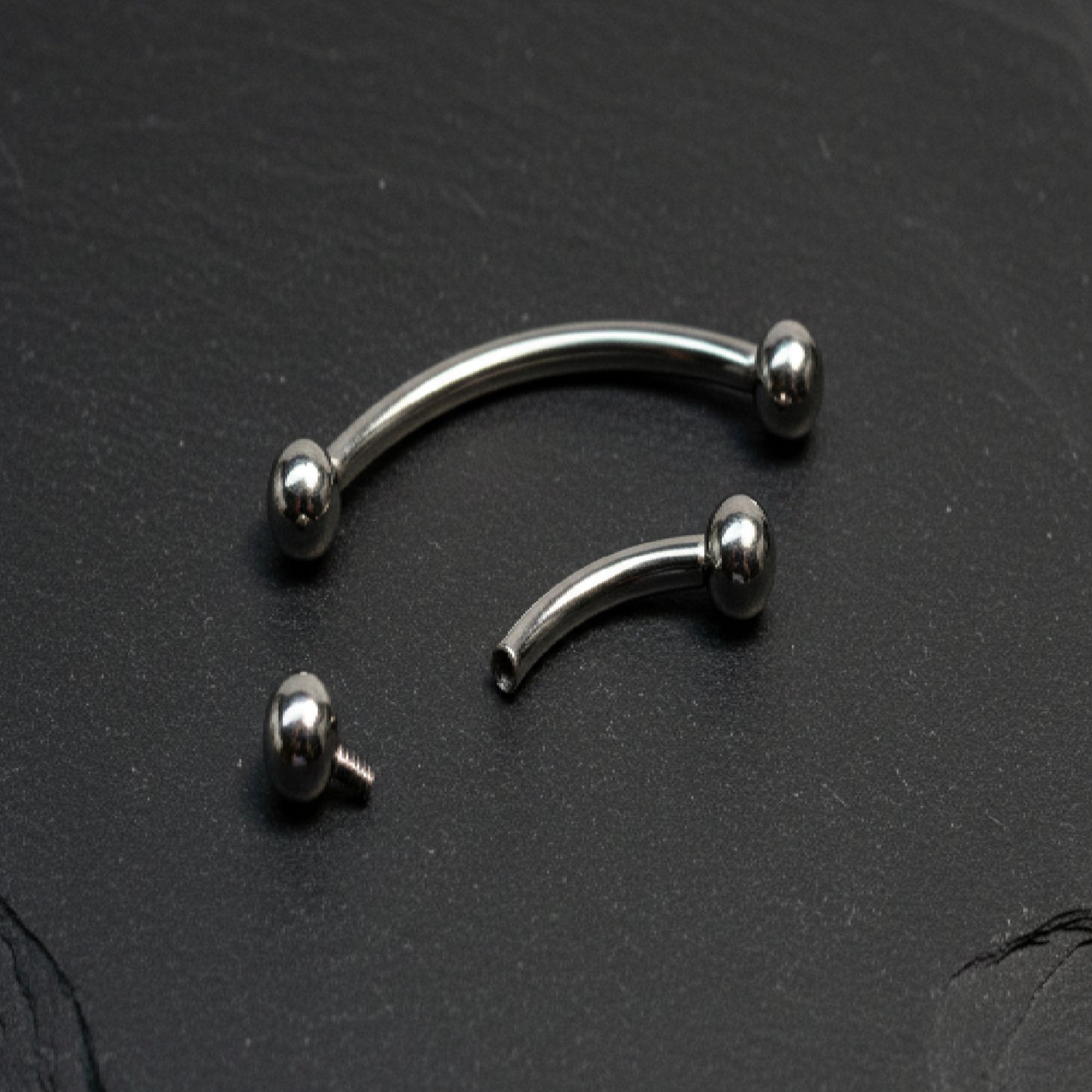 Curved Barbell with Ball Ends | 16G |