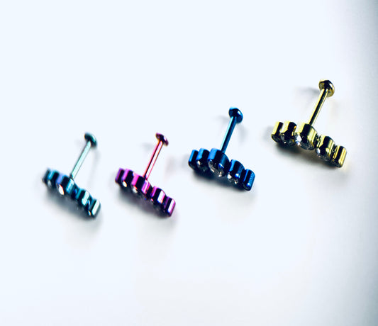 Parte superior sin rosca de circonita cúbica en forma de media luna anodizada