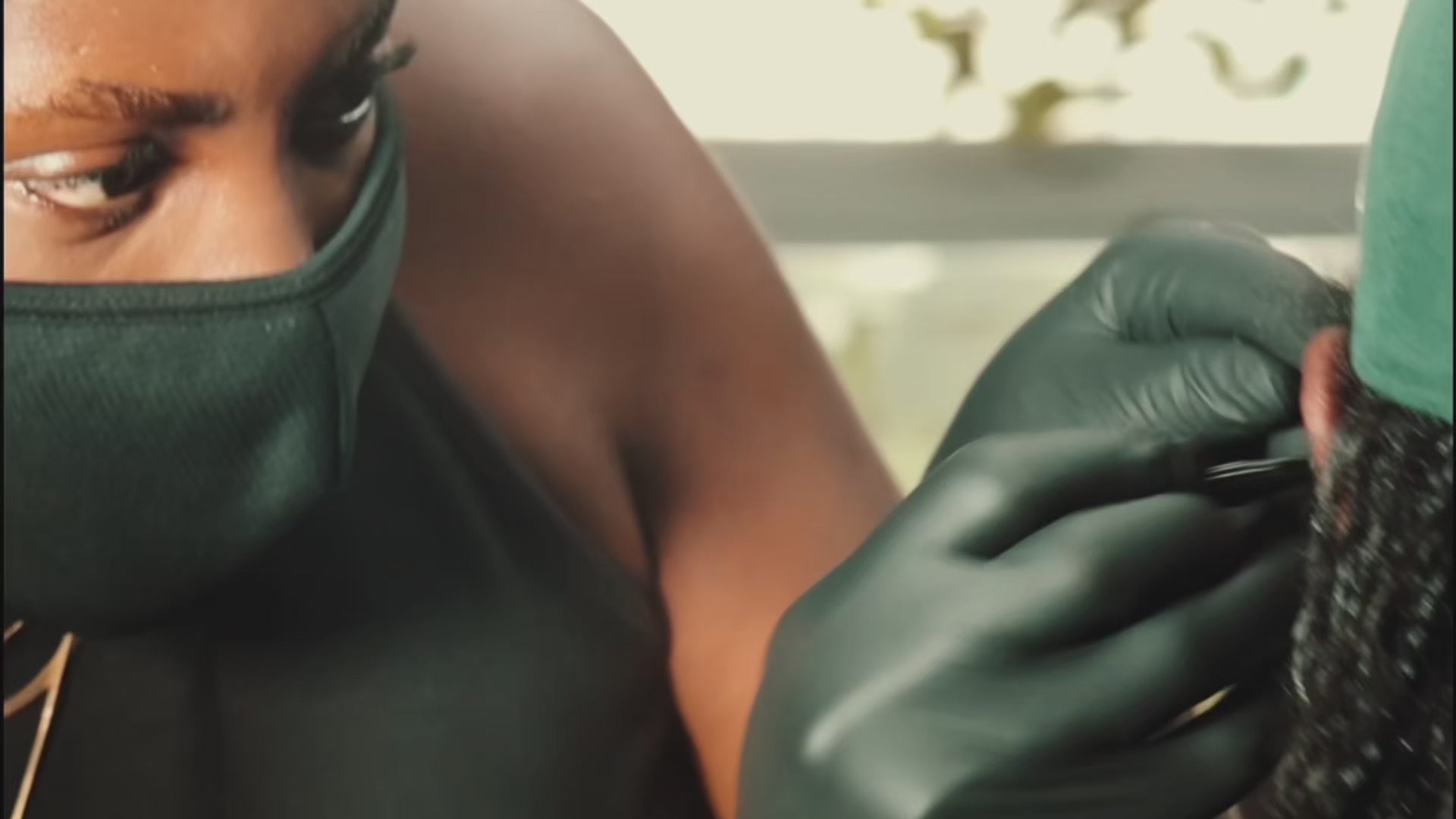 Load video: Body piercer using Piercer's Choice jewelry on a client.